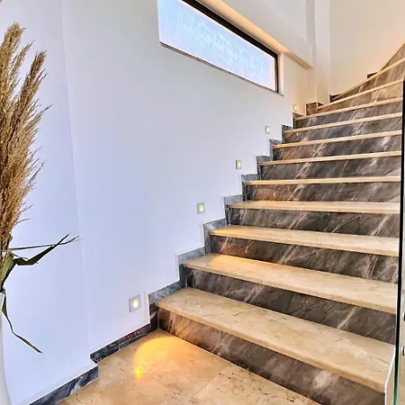 3 Bedroom Luxury With Private Pool - Sauna And Indoor Pool